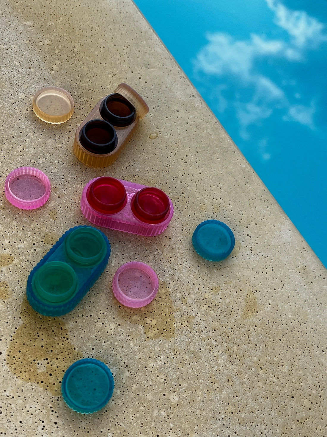 How to Clean Your Contact Lens Case (Step by Step)